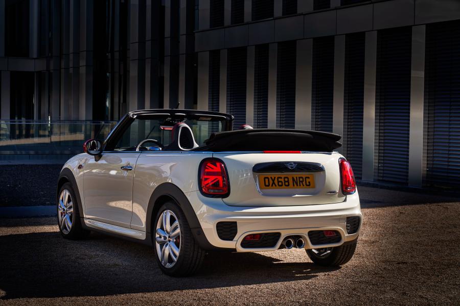  Mini John Cooper Works Cabrio (F57) 2018 года  (WW) (фото 31 из 36)